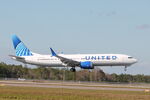 N77580 @ KRSW - United Flight 2684 arrives on Runway 6 at Southwest Florida International Airport following flight from Chicago-O’Hare International Airport - by Suncoast Spotter
