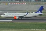 EI-SID @ EGLL - Heathrow - by Chris Hall