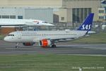 EI-SID @ EGLL - Heathrow - by Chris Hall