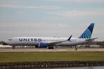 N77572 @ KRSW - United Flight 688 departs Runway 6 at Southwest Florida International Airport enroute to Washington-Dulles International Airport - by Suncoast Spotter