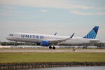 N14515 @ KRSW - United Flight 2389 arrives on Runway 6 at Southwest Florida International Airport following flight from Chicago-O’Hare International Airport - by Suncoast Spotter