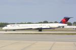 N904DE @ KSRQ - Delta MD-88 arrives on Runway 14 at Sarasota-Bradenton International Airport