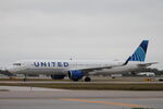 N14517 @ KRSW - United Flight 1740 taxis to gate at Southwest Florida International Airport following flight from Chicago-O’Hare International Airport - by Suncoast Spotter