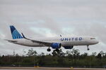 N24516 @ KRSW - United Flight 1740 arrives on Runway 6 at Southwest  Florida International Airport following flight from Chicago-O’Hare International Airport - by Suncoast Spotter