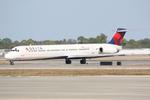 N915DE @ KSRQ - Delta Flight 1678 arrives on Runway 14 at Sarasota-Bradenton International Airport following a flight from Hartsfield-Jackson Atlanta International Airport - by Suncoast Spotter