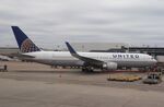 N647UA @ KIAH - Boeing 767-322 - by Mark Pasqualino