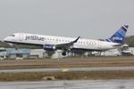 N337JB @ KRSW - Jet Blue Flight 1187) arrives on Runway 32 at Sarasota-Bradenton International Airport following a flight from Boston Logan International Airport - by Suncoast Spotter