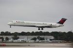 N937DL @ KSRQ - Delta Flight 1678 arrives on Runway 32 at Sarasota-Bradenton International Airport following a flight from Hartsfield-Jackson Atlanta International Airport - by Suncoast Spotter