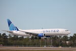 N77575 @ KRSW - United Flight 424 arrives on Runway 6 at Southwest Florida International Airport following flight from Denver International Airport - by Suncoast Spotter