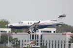 N705KC @ KSRQ - N705KC arrives on Runway 32 at Sarasota-Bradenton International Airport following a flight from Fort Lauderdale Executive Airport - by Suncoast Spotter