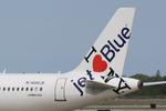 N586JB @ KSRQ - JetBlue Flight 346 prepares for flight at Sarasota-Bradenton International Airport - by Suncoast Spotter