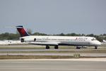 N914DL @ KSRQ - Delta Flight 1678 arrives on Runway 14 at Sarasota-Bradenton International Airport following a flight from Hartsfield-Jackson Atlanta International Airport - by Suncoast Spotter