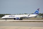 N339JB @ KSRQ - JetBlue Flight 1187 arrives on Runway 14 at Sarasota-Bradenton International Airport following a flight from Boston Logan International Airport - by Suncoast Spotter