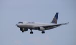 N486UA @ KFLL - Airbus A320-232