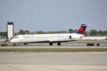 N937DL @ KSRQ - Delta Flight 1678 arrives on Runway 14 at Sarasota-Bradenton International Airport following a flight from Hartsfield-Jackson Atlanta International Airport - by Suncoast Spotter