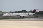 N937DL @ KSRQ - Delta Flight 1678 arrives on Runway 14 at Sarasota-Bradenton International Airport following a flight from Hartsfield-Jackson Atlanta International Airport - by Suncoast Spotter