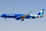 N985JT @ KLAS - JetBlue Minterial Girl KJFK-KLAS arriving 26L - by Alex2095