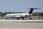 N958DL @ KSRQ - Delta Flight 1678 arrives on Runway 14 at Sarasota-Bradenton International Airport following a flight from Hartsfield-Jackson Atlanta International Airport - by Suncoast Spotter