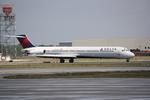 N904DE @ KSRQ - Delta Flight 1678 arrives on Runway 14 at Sarasota-Bradenton International Airport following a flight from Hartsfield-Jackson Atlanta International Airport