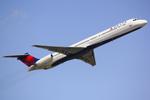 N912DE @ KSRQ - Delta Flight 1678  departs Runway 14 at Sarasota-Bradenton International Airport enroute to Hartsfield-Jackson Atlanta International Airport