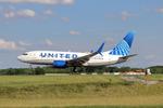 N13718 @ KCLE - United #2658 KIAH-KCLE - by Alex2095