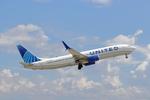 N36472 @ KCLE - United #279 KCLE-KORD - by Alex2095