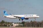 N14517 @ KRSW - United Flight 1740 arrives on Runway 6 at Southwest Florida International Airport following flight from Chicago-O’Hare International Airport - by Suncoast Spotter