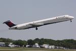 N978DL @ KSRQ - Delta Flight 1146 departs Runway 14 at Sarasota-Bradenton International Airport enroute to Detroit Metro-Wayne County International Airport - by Suncoast Spotter