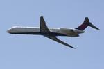 N906DL @ KSRQ - Delta Flight 1678 departs Runway 14 at Sarasota-Bradenton International Airport enroute to Hartsfield-Jackson Atlanta International Airport - by Suncoast Spotter