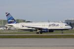 N593JB @ KSRQ - JetBlue Flight 348 taxis for departure at Sarasota-Bradenton International Airport - by Suncoast Spotter