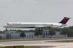 N917DE @ KSRQ - Delta Flight 1678 arrives on Runway 32 at Sarasota-Bradenton International Airport following a flight from Hartsfield-Jackson Atlanta International Airport - by Suncoast Spotter