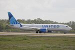 N37352 @ KRSW - United Flight 357 departs Runway 24 at Southwest Florida International Airport enroute to  Cleveland-Hopkins International Airport - by Suncoast Spotter