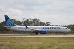 N36472 @ KRSW - United Flight 1385 departs Runway 24 at Southwest Florida International Airport enroute to Newark-Liberty International Airport - by Suncoast Spotter
