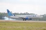 N17361 @ KRSW - United Flight 742 arrives on Runway 24 at Southwest Florida International Airport following flight from Cleveland-Hopkins International Airport