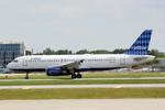 N529JB @ KSRQ - JetBlue Flight 346 departs Runway 32 at Sarasota-Bradenton International Airport enroute to John F Kennedy International Airport
