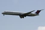 N914DE @ KSRQ - Delta Flight 1678 on approach to Runway 32 at SRQ following a flight from ATL