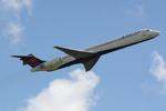 N915DE @ KSRQ - Delta Flight 2298 departs Sarasota-Bradenton International Airport enroute to Hartsfield-Jackson International Airport - by Suncoast Spotter