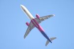 G-WUKV - Over Stevenage, Herts. going into Luton Airport.