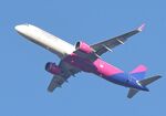 G-WUKR - Over Stevenage, Herts., approaching Luton Airport, Beds. - by Chris Holtby