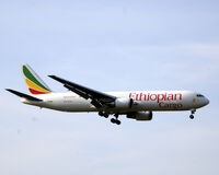 ET-BBF @ EKCH - ET-BBF landing rw 04L - by Erik Oxtorp