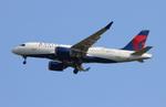 N121DU @ KORD - DAL A221 zx lga-ord