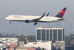 N193DN @ KLAX - DAL 763 zx hnl-lax - by FloridaMetal