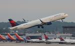 N305DN @ KATL - DAL A321 zx atl-iah - by FloridaMetal