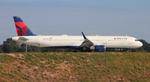 N346DN @ KATL - DAL A321 zx atl-den - by FloridaMetal