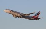 N342RX @ KLAX - AAL 737-8 zx lax-las - by FloridaMetal