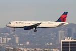 N376NW @ KLAX - NWA A320 zx sfo-lax - by FloridaMetal