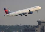 N397DN @ KATL - DAL A321 zx atl-lax - by FloridaMetal