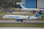 N17338 @ KTPA - United Flight 2393 departs Tampa International Airport enroute to Houston-Bush Intercontinental Airport 