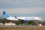 N17320 @ KRSW - United Flight 1406 arrives on Runway 6 at Southwest Florida International Airport following flight from Washington-Dulles International Airport - by Suncoast Spotter
