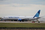 N37525 @ KRSW - United Flight 2390 departs Runway 6 at Southwest Florida International Airport enroute to Houston-Bush Intercontinental Airport - by Suncoast Spotter